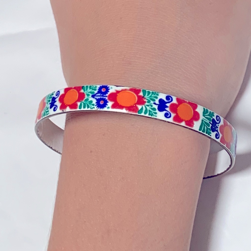Vintage Enamel Flower Bangle